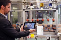 Industrie 4.0 – DFKI demonstriert die Fabrik der Zukunft auf der HANNOVER MESSE 2012