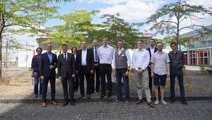 Ein Gruppenfoto mit dem Gesundheits- und Wissenschaftsminister Clemens Hoch an der DFKI-Außenstelle in Trier