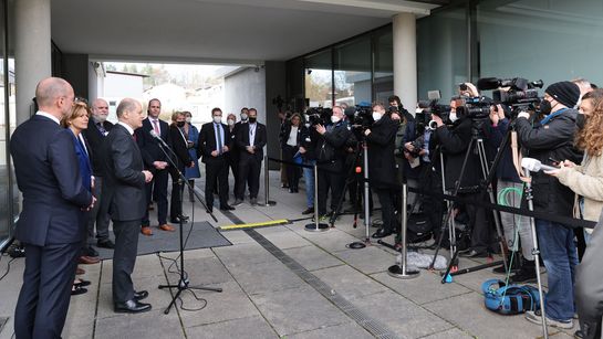 Olaf Scholz und Malu Dreyer vor den Journalisten