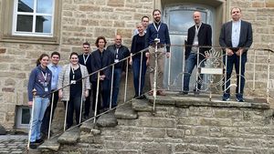 Das Kick-Off Treffen „DaTreFo“ in Trier: Studierende der Hochschule Trier, Projektleiter seitens der Hochschule Trier Prof. Dr. Stefan Benzschawel, Frau Martina Götz, Frau Louisa Maurer und Herr Lukas Meyer von der Dedalus HealthCare Group, Herr Prof. Dr. Ralph Bergmann und Joscha Grüger vom DFKI, Datenschutzbeauftragter und Professor für Datensicherheit Herr Prof. Dr. Konstantin Knorr, Forschungsreferentin Frau Dr. Eva Klos von der Hochschule Trier